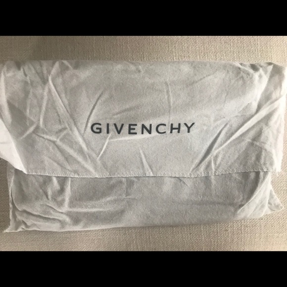 Givenchy soft leather clutch - Picture 2 of 4